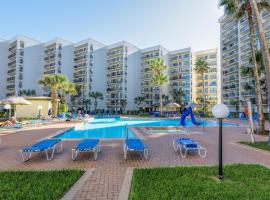 Beachfront luxury condo with all the resort amenities!, lyxhotell i South Padre Island