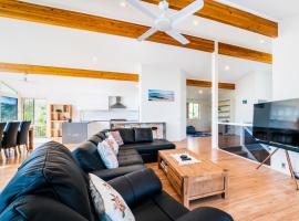 Beachfront Escape, holiday home in Forster