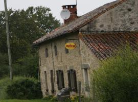 Chez Gondat Chambre d'hotes, holiday rental in Saint-Martial-sur-Isop