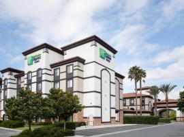 Holiday Inn Express Ontario by IHG、Creeksideのホテル