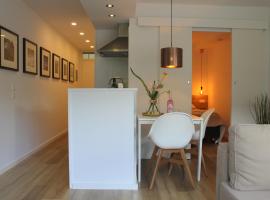 Appartement HideAway Nr 17 - Amelander Kaap โรงแรมในฮอลลุม