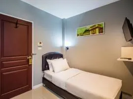 At Hua Lamphong Hotel