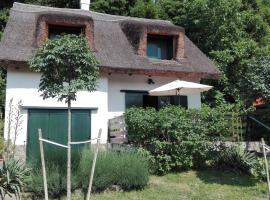 Peace & Beach House in Tihany, Sajkod, villa í Tihany