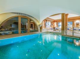 Val d’Isère - Extraordinaire Chalet Montana avec piscine sur la piste Olympique de Belevarde., luxusní hotel v destinaci Val dʼIsère