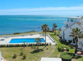 Casares Del Mar Luxury Apartments penthouse with beach access, отель в городе Касарес
