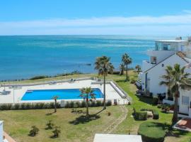 Casares Del Mar Luxury Apartments penthouse with beach access, hotel de luxo em Casares