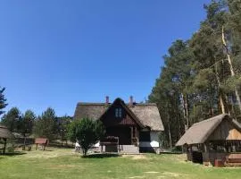 DOM POD STRZECHĄ