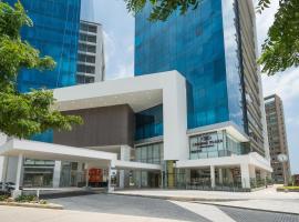 Crowne Plaza Barranquilla, an IHG Hotel โรงแรมใกล้ Blue Gardens Shopping Mall ในบาร์รังกีญา