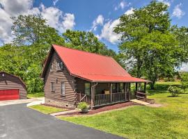 Rustic Log Cabin with Screened Deck, 8Mi to Dollywood, villa in Sevierville