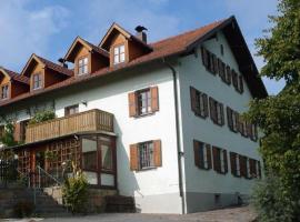 Landhaus Lehhof, pet-friendly hotel in Atzenzell