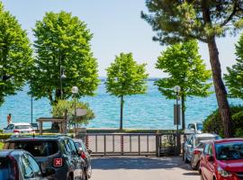 Marialuisa's Home - Le Rive Del Lago, íbúð í Desenzano del Garda