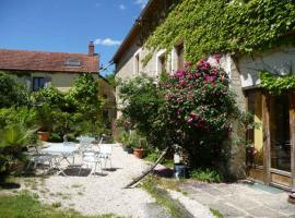 La grange, farm stay in Grancey-le-Château