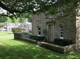 Green Cottage, on Langcliffe village green, hotel with parking in Settle