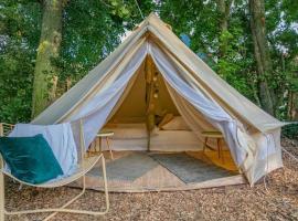 Into the Green Glamping - Chestnut, хотел в Markt Nordheim