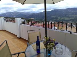 Casa Quercus con piscina privada, apartment in Cortes de la Frontera