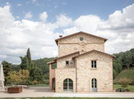 Agriturismo Colle Casini Cortesi، فندق عائلي في Caldarola