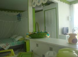 ESCALE CREOLE, hotel pobl&iacute;ž Leti&scaron;tě Terre-de-Haut - LSS, 