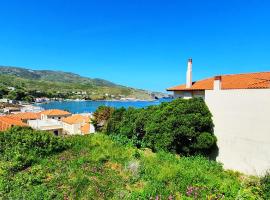 Andros Apartment - Lasia, hotel econ&ocirc;mico em Andros
