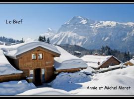 Demi-Chalet Le Bief --Prox pistes, hotel em Les Carroz d'Arâches