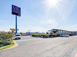 Motel 6-Laredo, TX - South