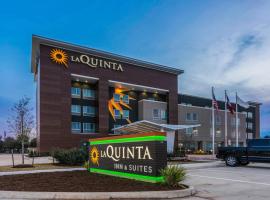 La Quinta Inn and Suites by Wyndham Houston Spring South, hotel near Splashtown Waterpark, Spring