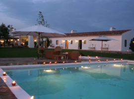 Monte da Boavista - Country family house، فندق في ألتر دو تشاو