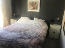 Luc's Place, jaccuzi, waterbed, B&B di Zoeterwoude