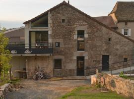 Gîte de fontanes aubrac Margeride loups du gevaudan Lozère, casa o chalet en Saint-Sauveur-de-Peyre