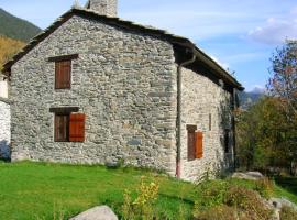 Chalet de 3 chambres avec jardin amenage et wifi a Saint Andre a 8 km des pistes, fjallaskáli í Saint-André