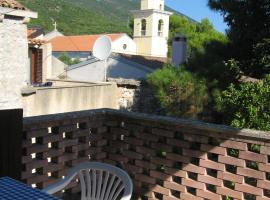 3 bedrooms house at Sveti Jakov 400 m away from the beach with enclosed garden and wifi: Sveti Jakov şehrinde bir otel