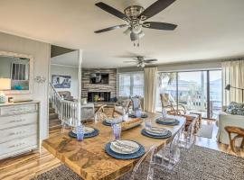Waterfront Home with Decks, Privacy and Boat Slip, hotel in Holden Beach