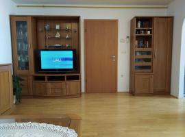 Apartments Robert 3 Rooms Apartment with Garage, Hotel in Izola