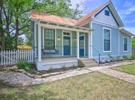 Updated Boerne Cottage Sip, Explore and Relax!, holiday home in Boerne