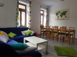 Thirsty River Rooms: Bovec şehrinde bir hostel