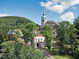 Zamek Sarny - Schloss Scharfeneck, Hotel in Kłodzko