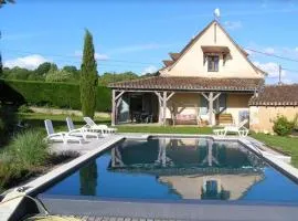 Villa de 4 chambres avec piscine privee jardin clos et wifi a Issac