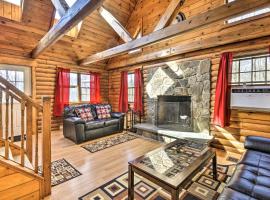 Secluded Pleasant Mount Cabin with Deck and Fireplace!, spa hotel in Pleasant Mount