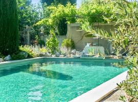 Maison de 2 chambres avec piscine partagee terrasse amenagee et wifi a Oppede, hotel care acceptă animale de companie din Oppède