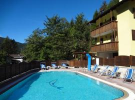 Residence ai Tovi, hotel amb aparcament a Ledro