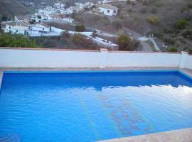 3 bedrooms house with private pool furnished terrace and wifi at El Borge, sumarhús í Borge