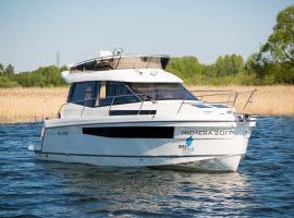 Jacht motorowy Platinum 989 FLYbridge – 115 KM: Wilkasy şehrinde bir tekne