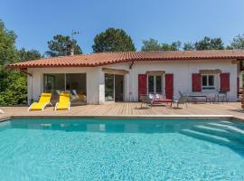 LANDAGAINA Villa with heated pool and garden Guethary close to Biarritz, hotel v mestu Guéthary