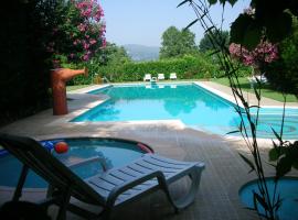 2 bedrooms villa with shared pool jacuzzi and enclosed garden at Pedraca, готель у місті Pedraça
