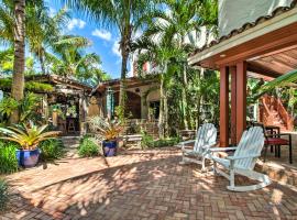 Luxe Home with Backyard Paradise, 1 Mi to Beach!, villa i Delray Beach