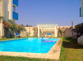 2 bedrooms apartement at Hammamet 100 m away from the beach with sea view shared pool and balcony, hotel dengan kolam renang di Hammamet