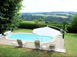 Villa élégante à Mur-de-Barrez avec piscine privée