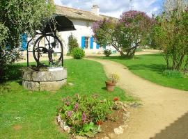 Maison de 4 chambres avec piscine partagee jardin amenage et wifi a Saint Vincent la Chatre、Saint-Vincent-la-Châtreの別荘