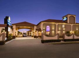 Days Inn & Suites by Wyndham Houston Hobby Airport, hotel near William P. Hobby Airport - HOU, Houston