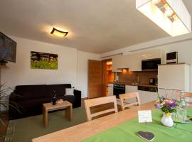 Apartmenthaus Juen, hotel cerca de Huttenlift, Zams