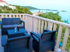 3 bedrooms house with sea view enclosed garden and wifi at Sevid, hotel sa Sevid